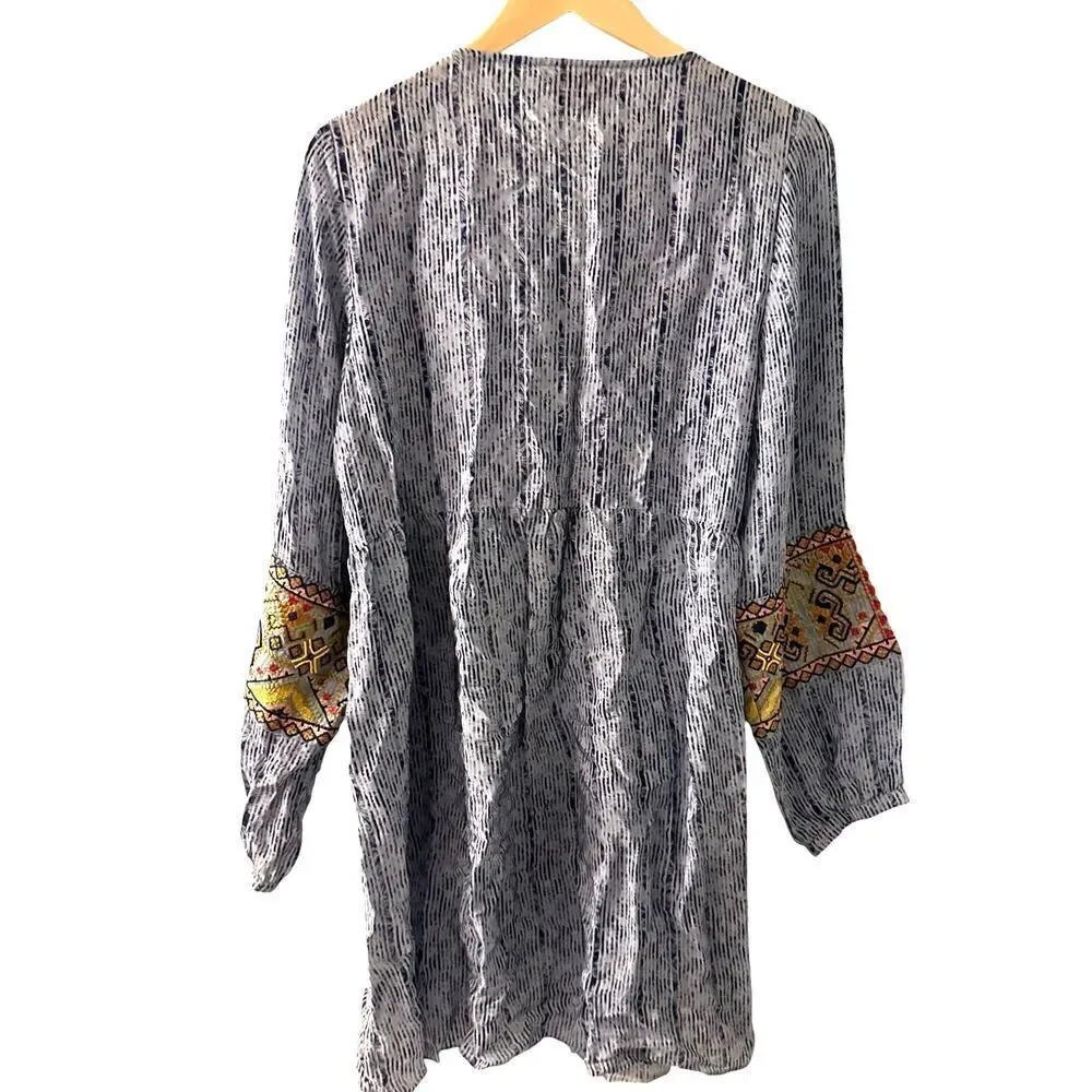 Anthropologie Bhanunu by Jyoto Blue Floral Embroidered 3/4 Sleeve V-Neck Tunic M - Picture 7 of 11